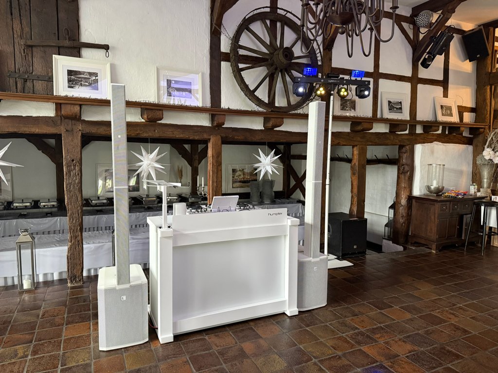 Hochzeitssetup DJ im Overbeckshof in Bottrop Professionelles Hochzeitssetup mit DJ im Overbeckshof in Bottrop für eine stilvolle Feier